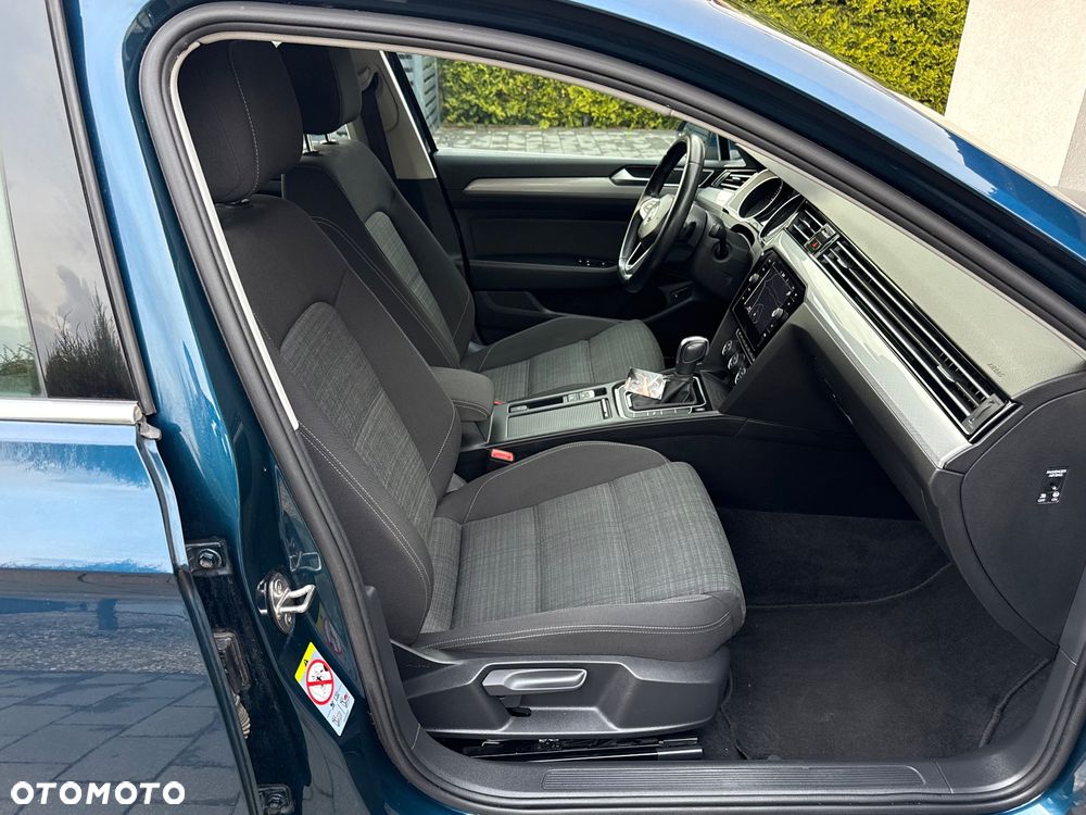 Volkswagen Passat 2.0 TDI SCR DSG Comfortline - 18