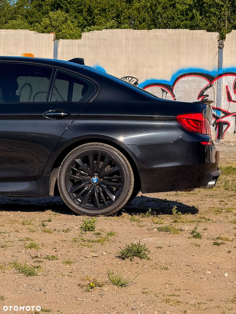 BMW Seria 5 550i xDrive - 7