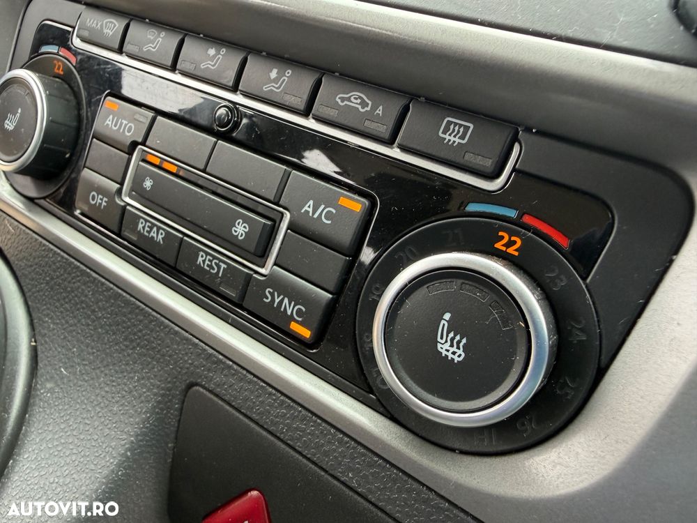 Volkswagen Caravelle - 24