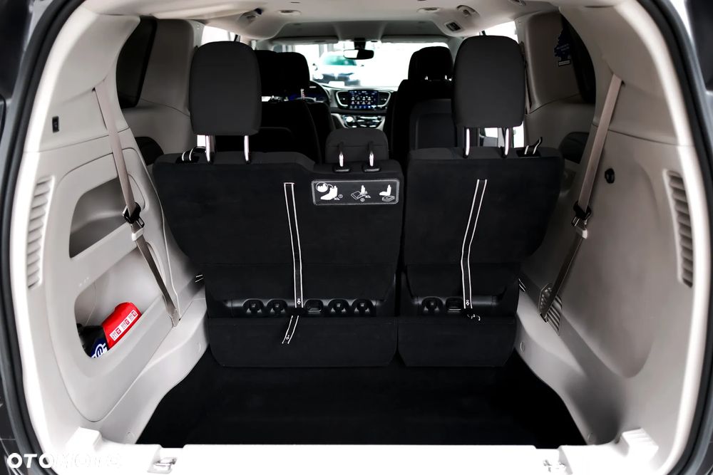 Chrysler Pacifica - 22