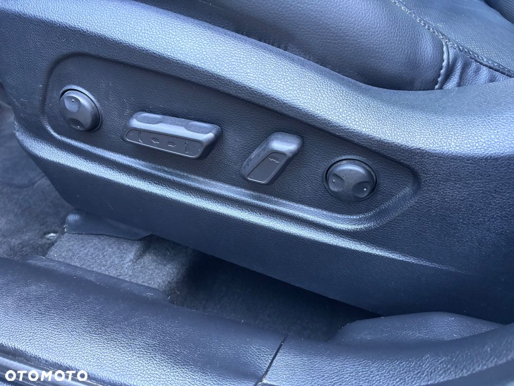 Kia Carens 1.7 CRDi M 7os - 27
