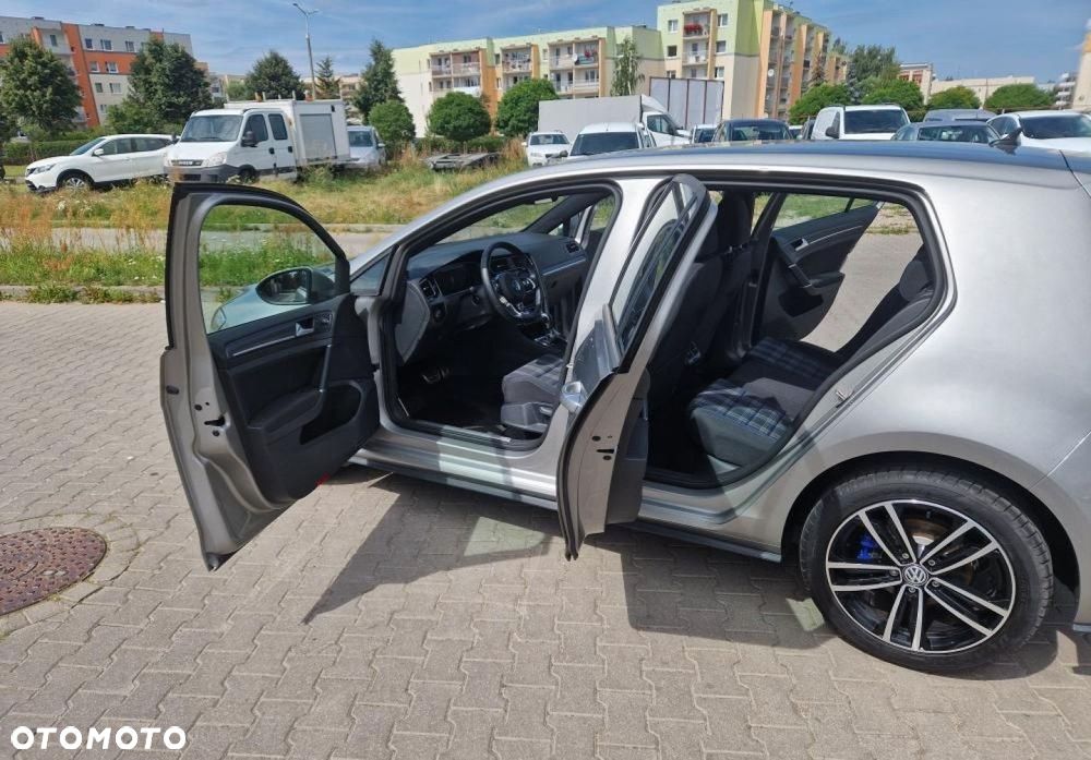 Volkswagen Golf - 12