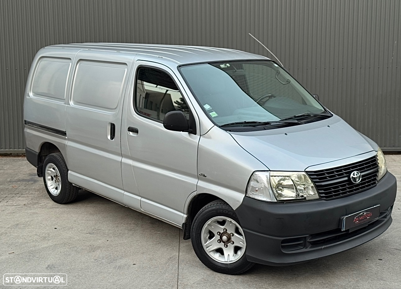 Toyota Hiace - 2