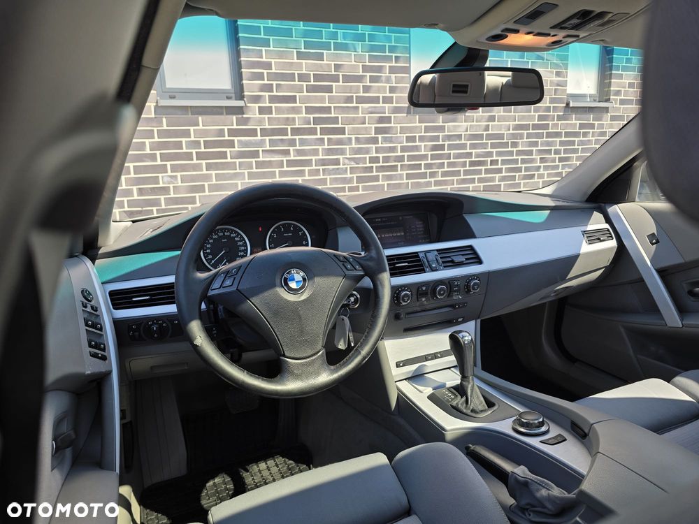 BMW Seria 5 523i - 37