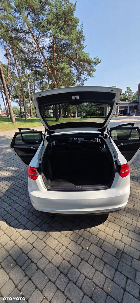 Audi A3 Sportback 1.6 TDI DPF S line Sportpaket - 26