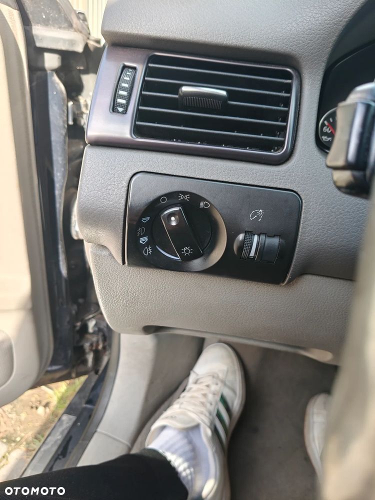 Audi A6 Avant 2.4 Multitronic - 16