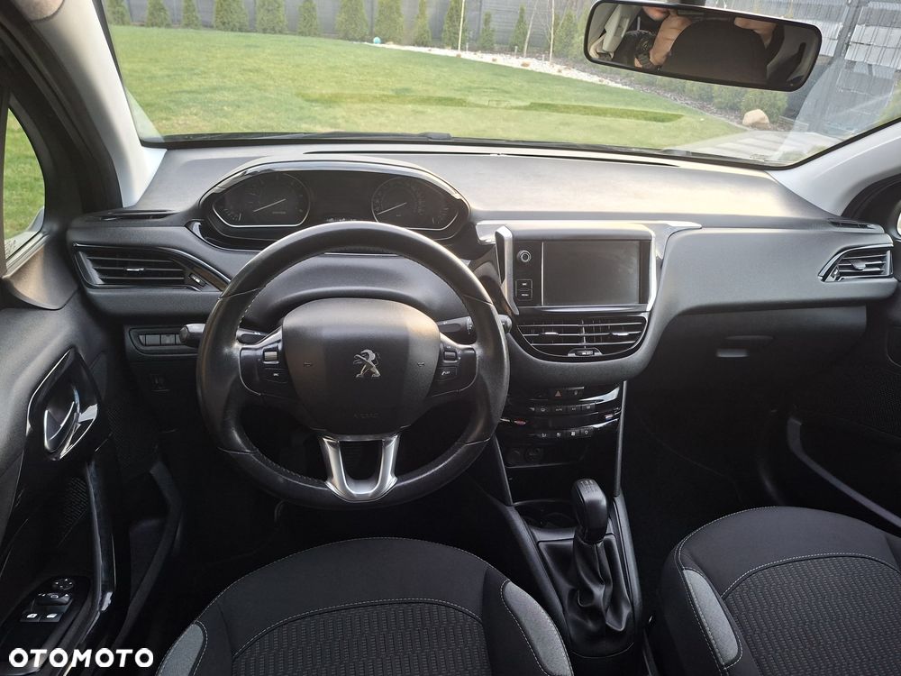 Peugeot 208 - 7