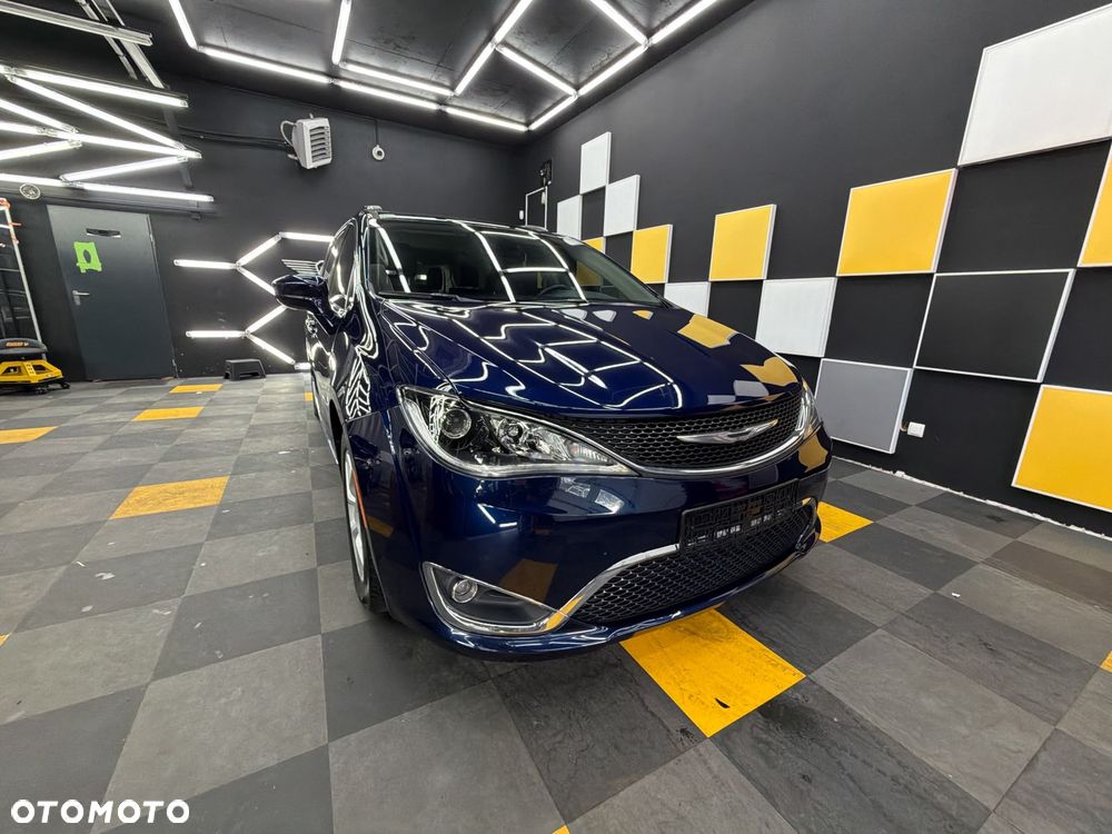 Chrysler Pacifica - 27