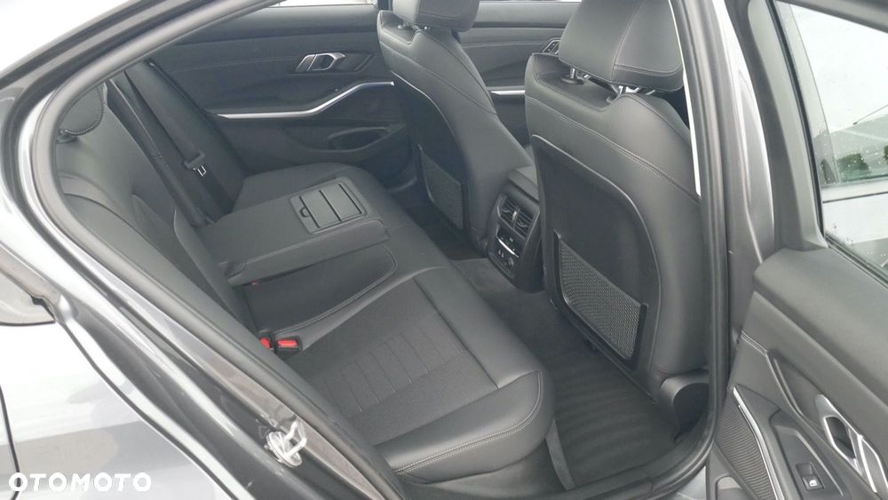 BMW Seria 3 - 16