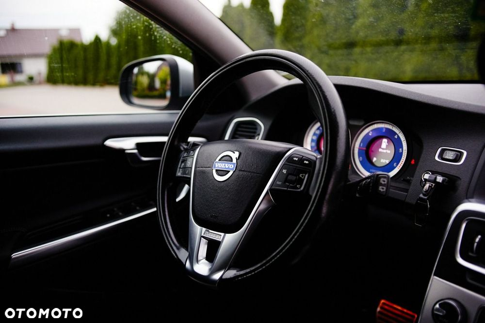 Volvo V60 D4 Geartronic RDesign - 16