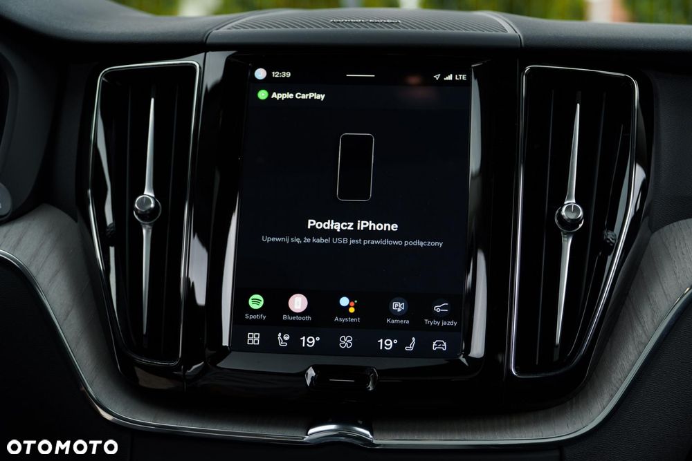 Volvo XC 60 T6 Plug-In Hybrid AWD Plus Dark - 18