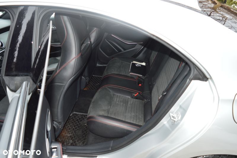 Mercedes-Benz CLA 200 AMG Line - 21