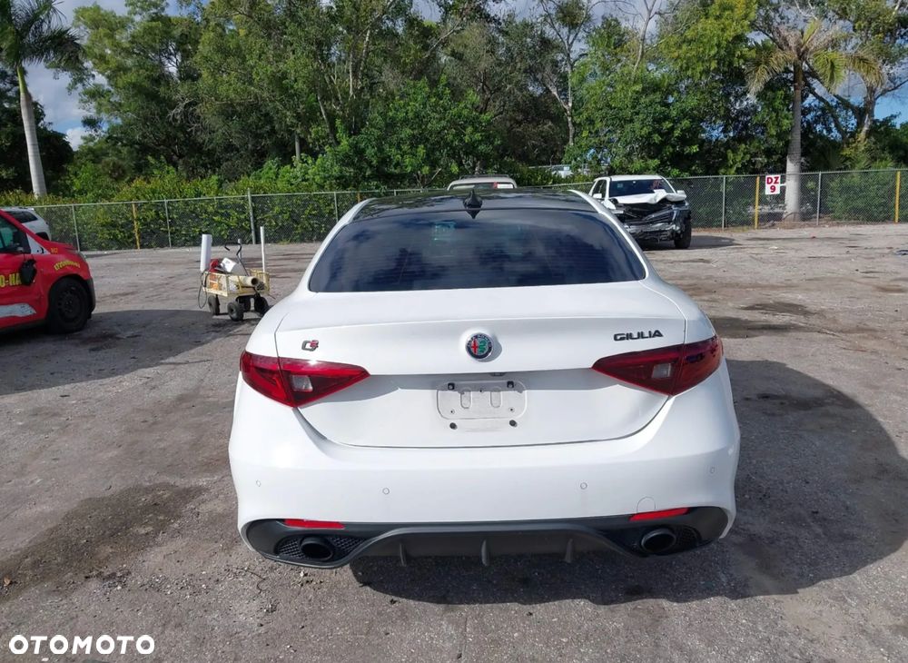 Alfa Romeo Giulia 2.0 Turbo 16V AT8 Veloce Ti - 6