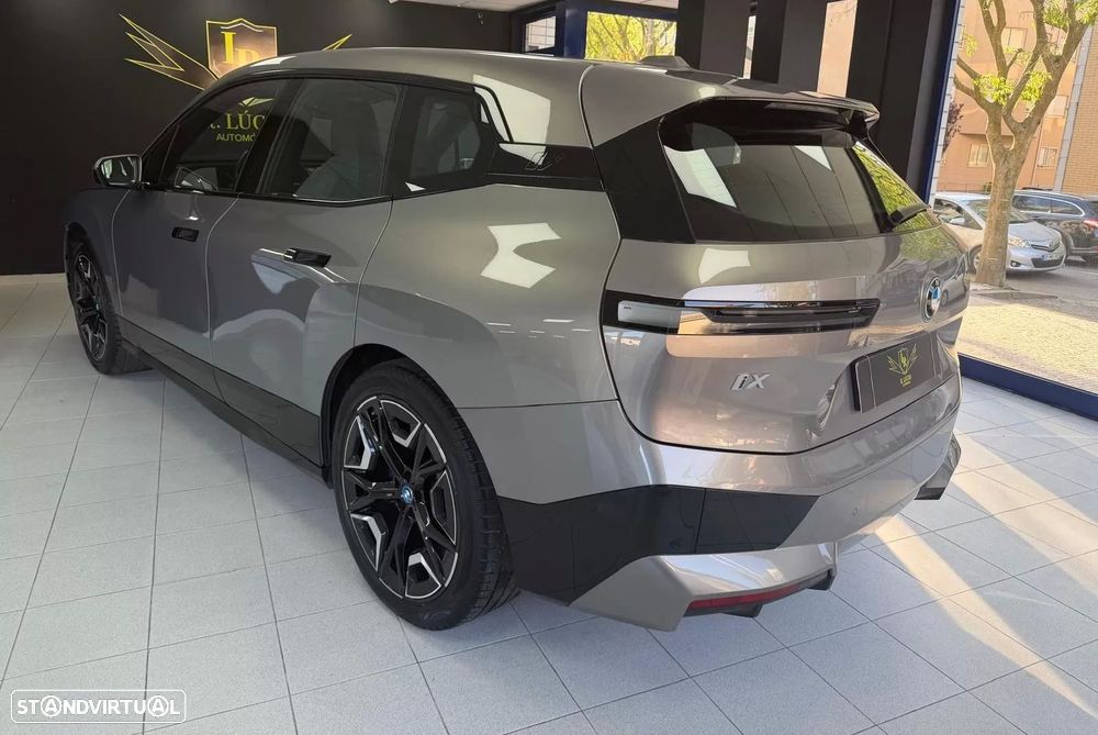 BMW iX xDrive 40 Pack Desportivo - 13