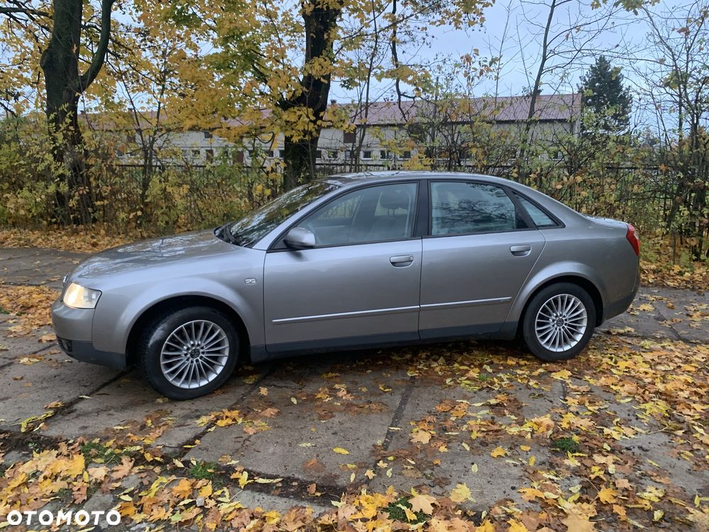 Audi A4 Limousine - 1