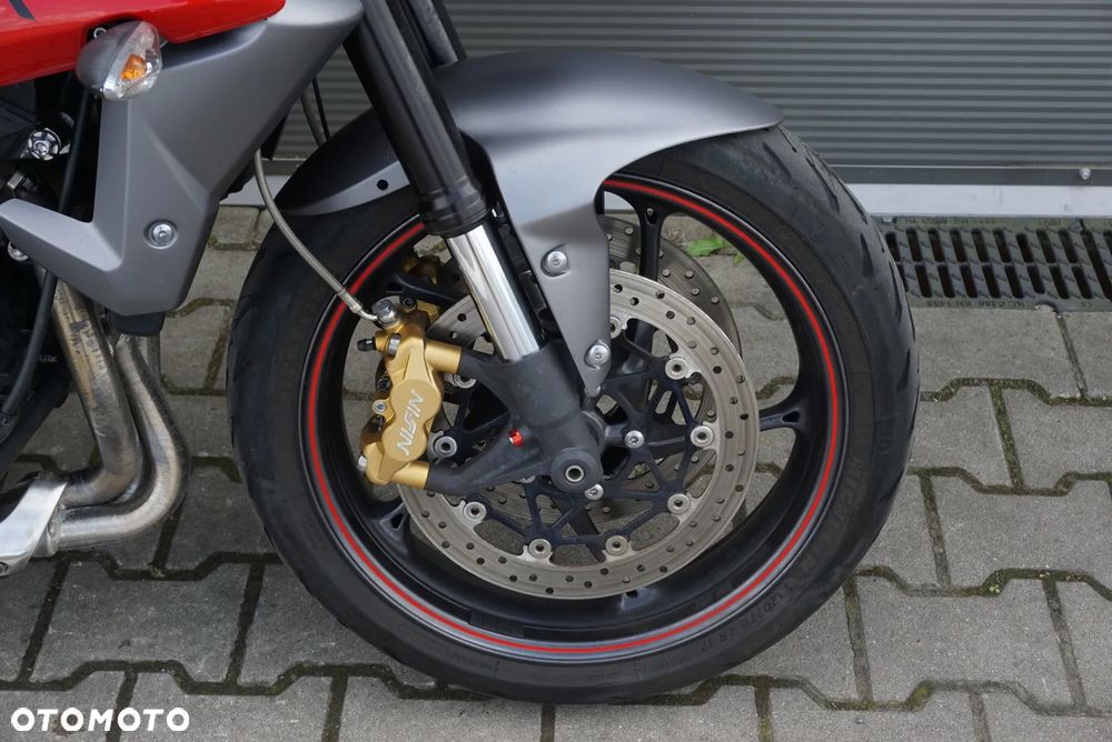 Triumph Street Triple - 10