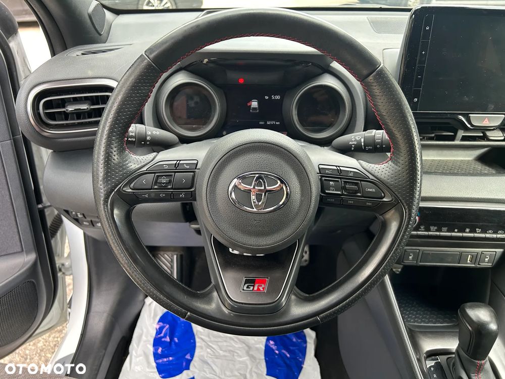 Toyota Yaris Hybrid 1.5 GR Sport - 26