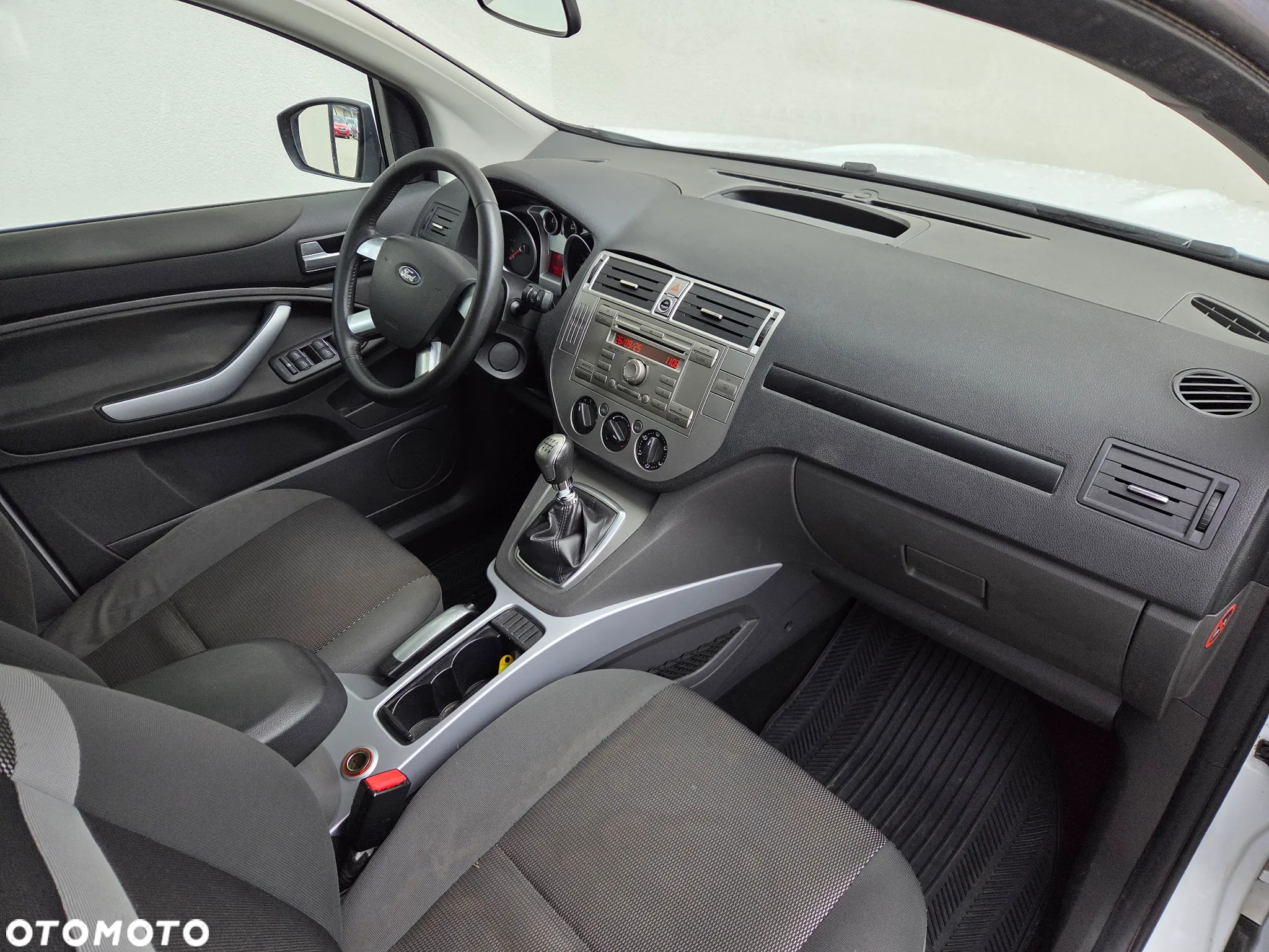 Ford Kuga - 10