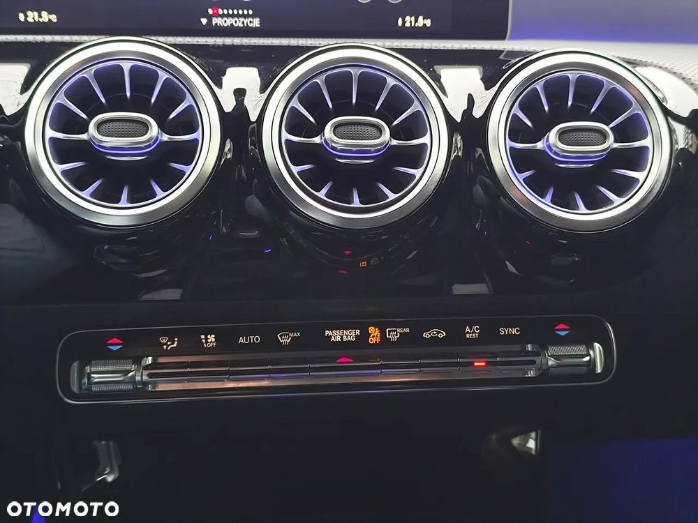 Mercedes-Benz CLA 200 Progressive 7G-DCT - 24