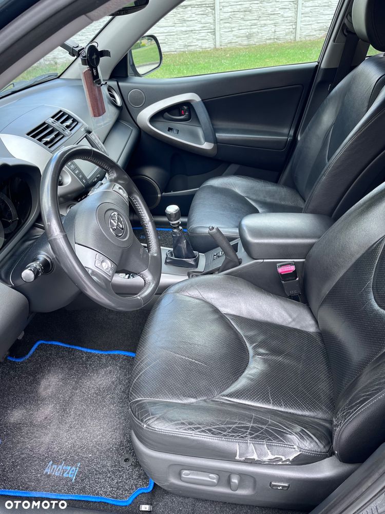 Toyota RAV4 - 10