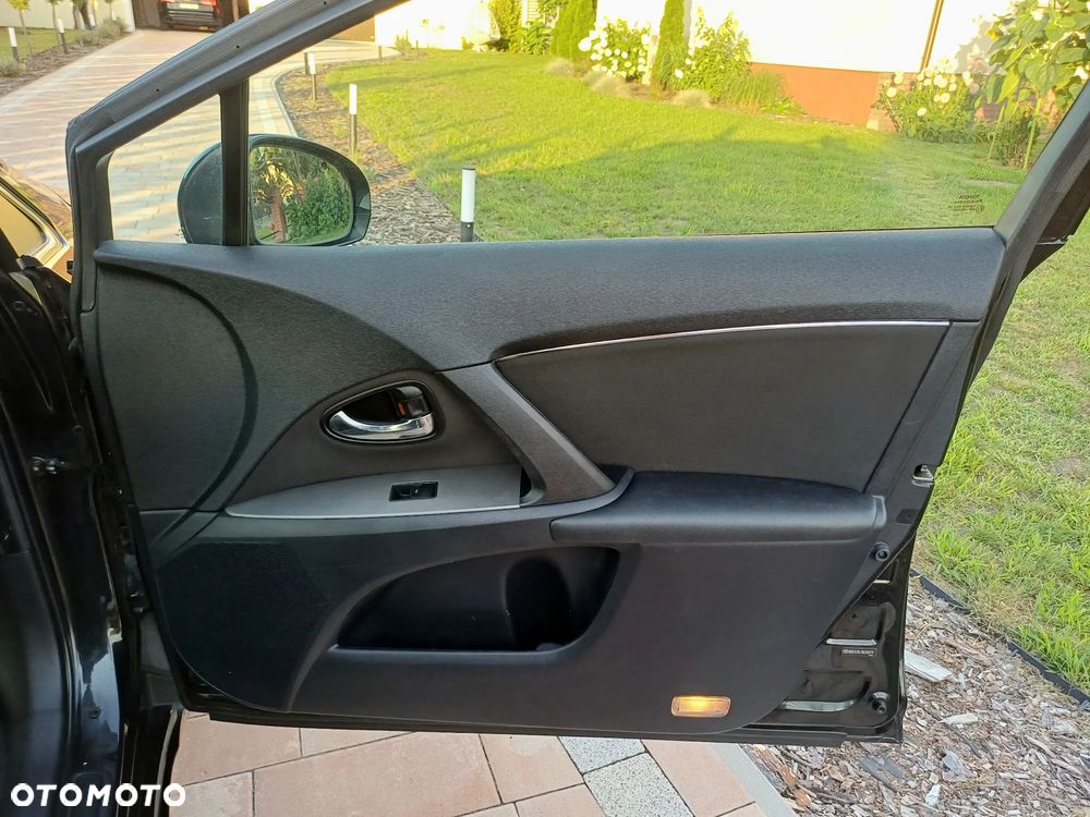 Toyota Avensis 1.8 Sol NAVI - 22
