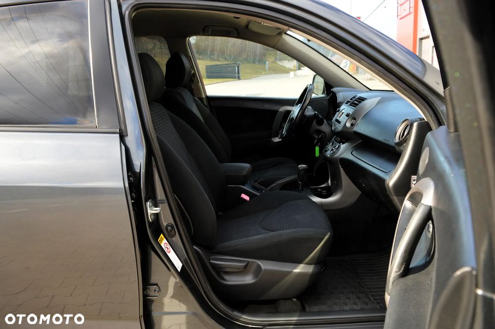 Toyota RAV4 2.0 VVT-i Premium - 11