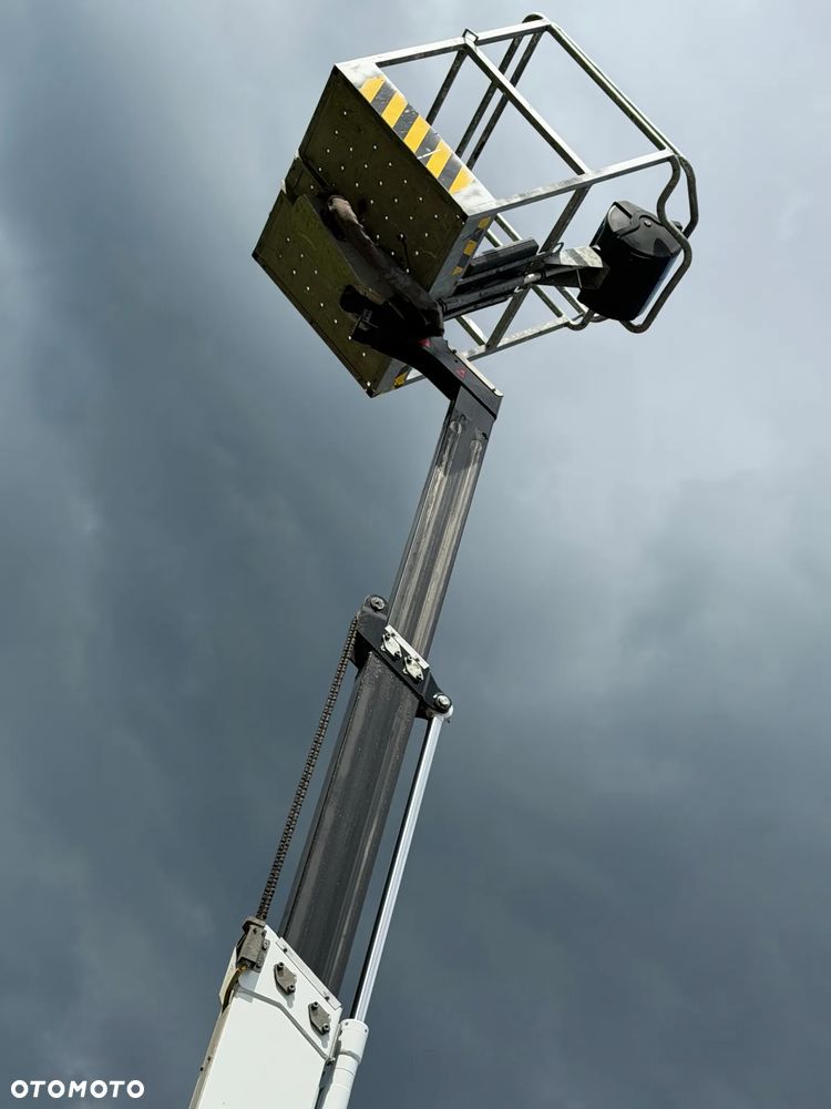 Nifty DINO 120T. Zwyżka koszowa 12 metrów wysuwana na raz. Podnośnik HDS. Napęd Hydrauliczny na dwa koła. Obraca się w koło 360. jak nówka z salonu. 2016 rok. 1220 mtg. Książka Serwisowa od nowości do wglądu. PRĄD 230v. 4 sekcje sterowania na dole. Nowy model! Z komuny Norweskiej. Używana była 1 raz do roku. Serwisowana w DEKRA do końca OKAZJA. Zwyżka Obrotowa. Poziomowanie kosza. Pełna Hydraulika. Sterowanie góra dół! Wysuwane ramie. Wieniec tryby zero zużycia! Ani deka luzów i wycieków. Mała lekka i zwinna zwyżka o potężnym zasięgu. OKAZJA TANIO. Do rejestracji. Import Norwegia! Posiadam 4 sztuki wszystkie jak nowe z salonu. Zapraszam do przetestowania. Nowy Sącz. woj. Małopolskie - 9