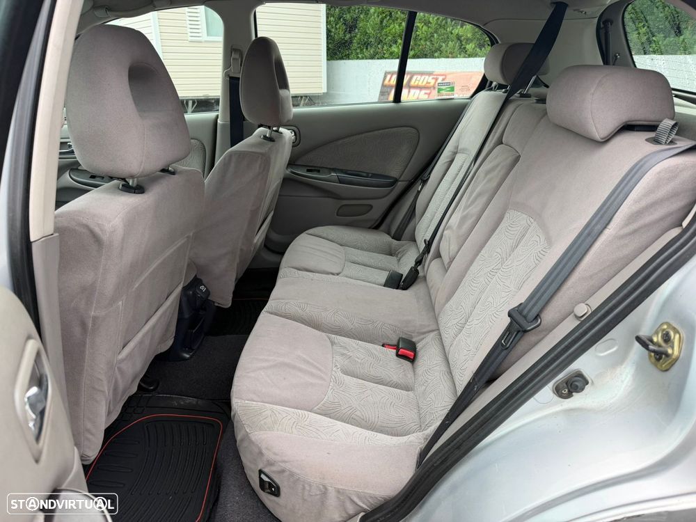 Nissan Almera 1.5 Sport - 9