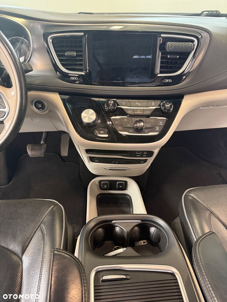 Chrysler Pacifica - 29