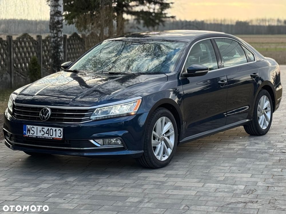Volkswagen Passat - 1