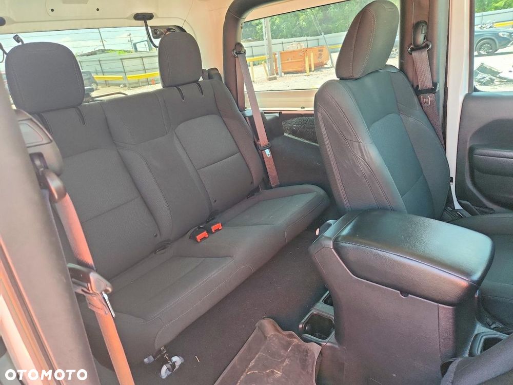 Jeep Wrangler - 10