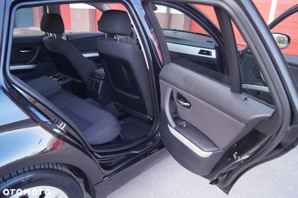 BMW Seria 3 318i Edition Exclusive - 29