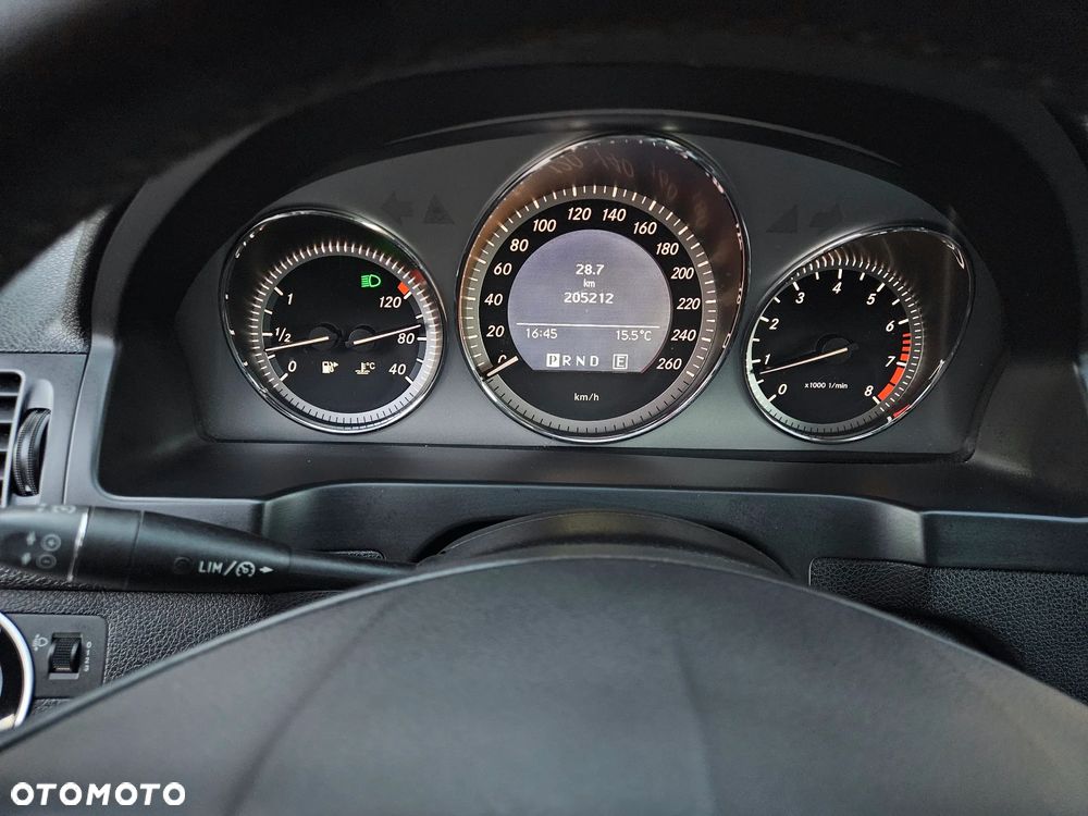 Mercedes-Benz Klasa C 180 T CGI Automatik BlueEFFICIENCY Avantgarde - 22