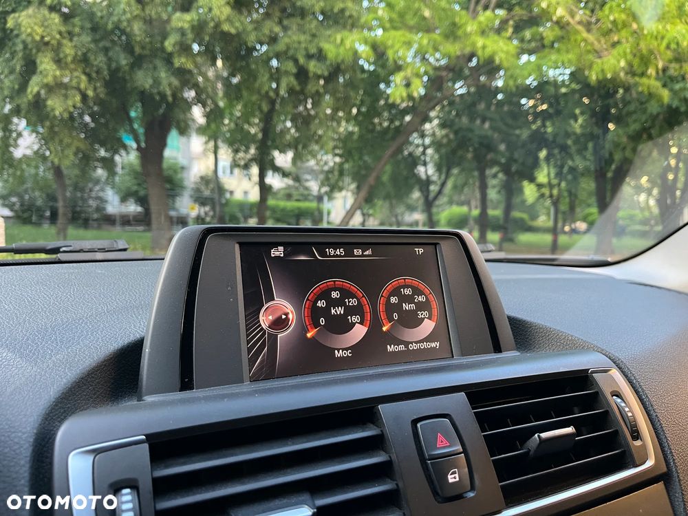 BMW Seria 1 120i - 13