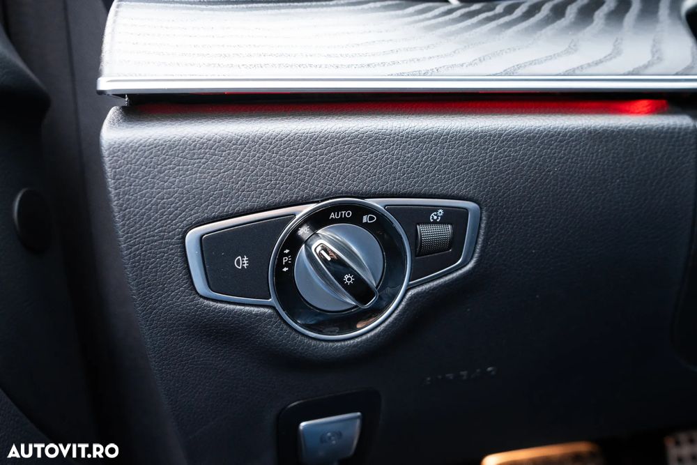 Mercedes-Benz E 300 de 9G-TRONIC AMG Line - 33