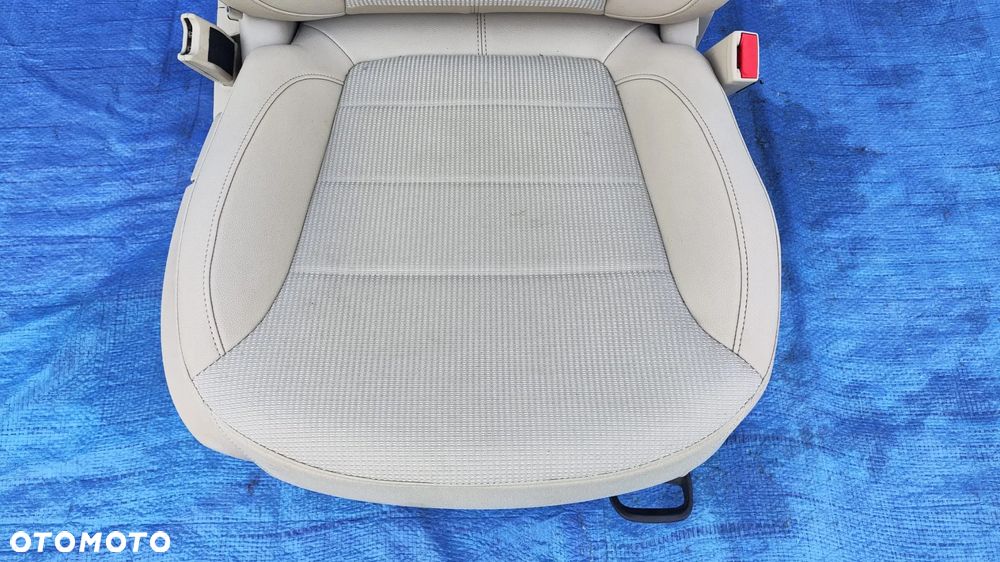 FOTEL PRAWY PRZÓD PÓŁSKÓRA PÓŁ SKÓRA BEŻOWY KREMOWY NAPINACZ DOPINACZ ZAPINKA PASA OSŁONA OPEL INSIGNIA A EUROPA - 2