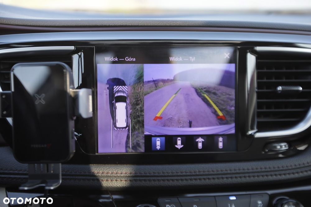 Chrysler Pacifica - 35