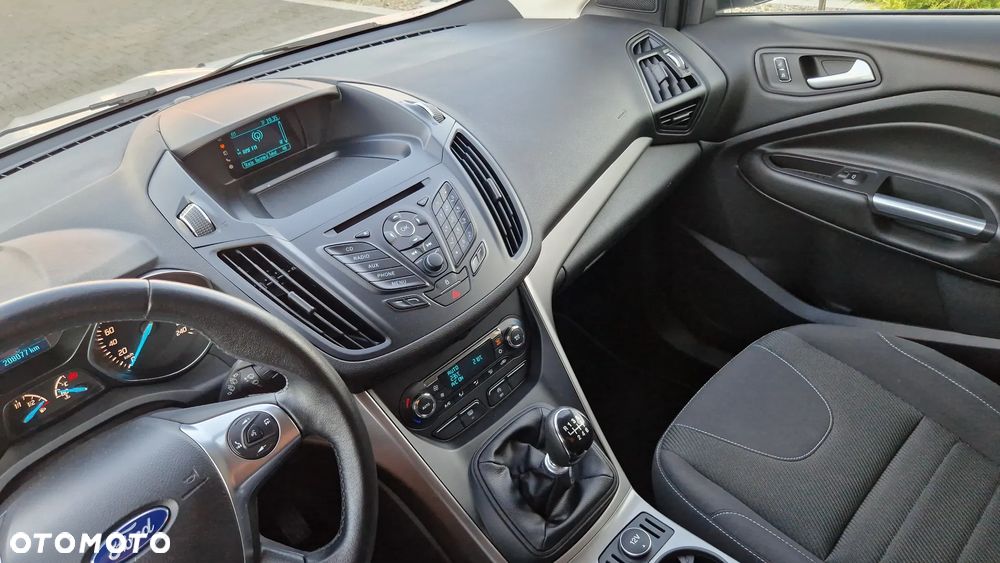 Ford Kuga 2.0 TDCi 2x4 Titanium - 13