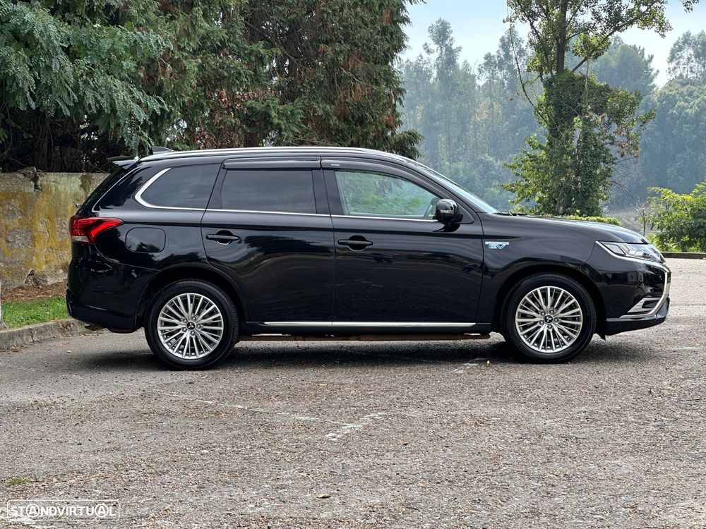Mitsubishi Outlander 2.0 PHEV Intense - 28