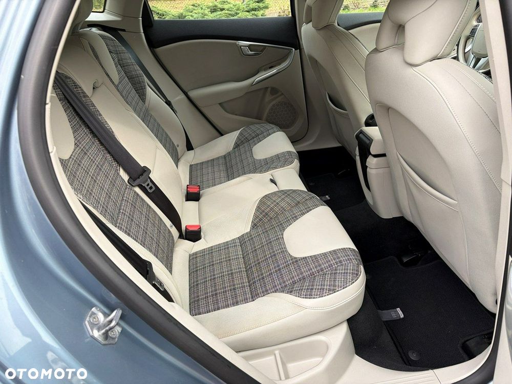 Volvo V40 D2 Momentum - 16
