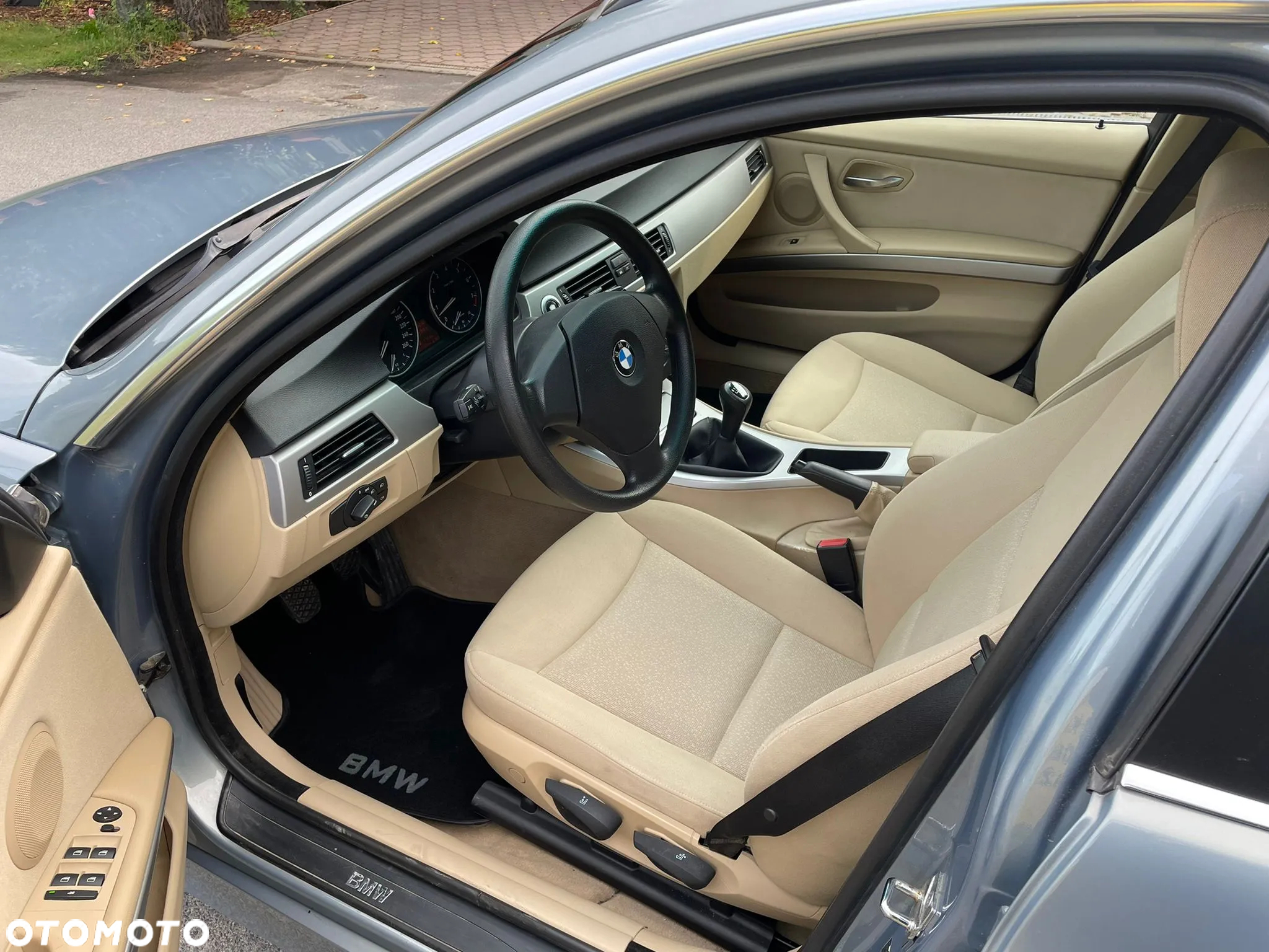 BMW Seria 3 325i Touring - 4