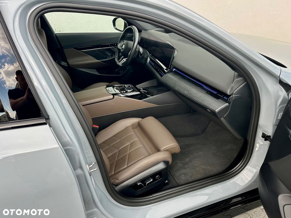 BMW Seria 5 520d xDrive mHEV M Sport - 24