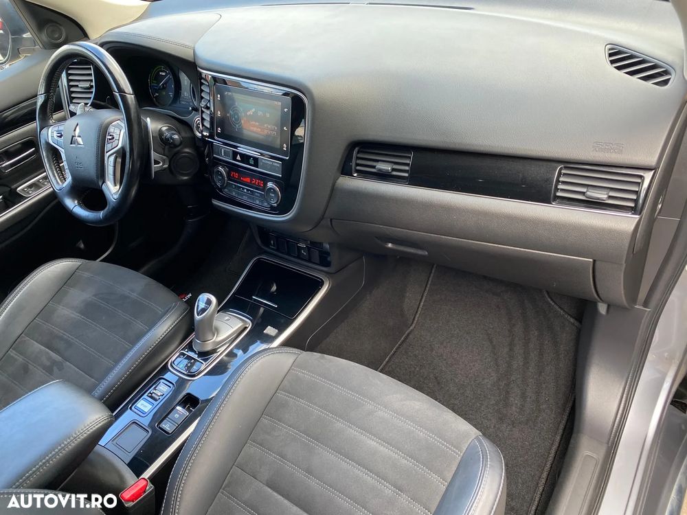 Mitsubishi Outlander - 24