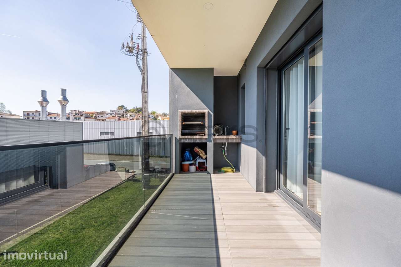 Apartamento T3 Semi-novo em Tenões, Braga - Grande imagem: 2/27
