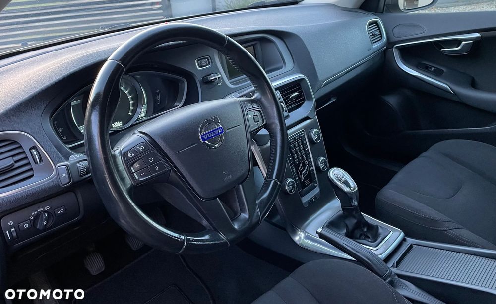 Volvo V40 T2 Momentum - 8
