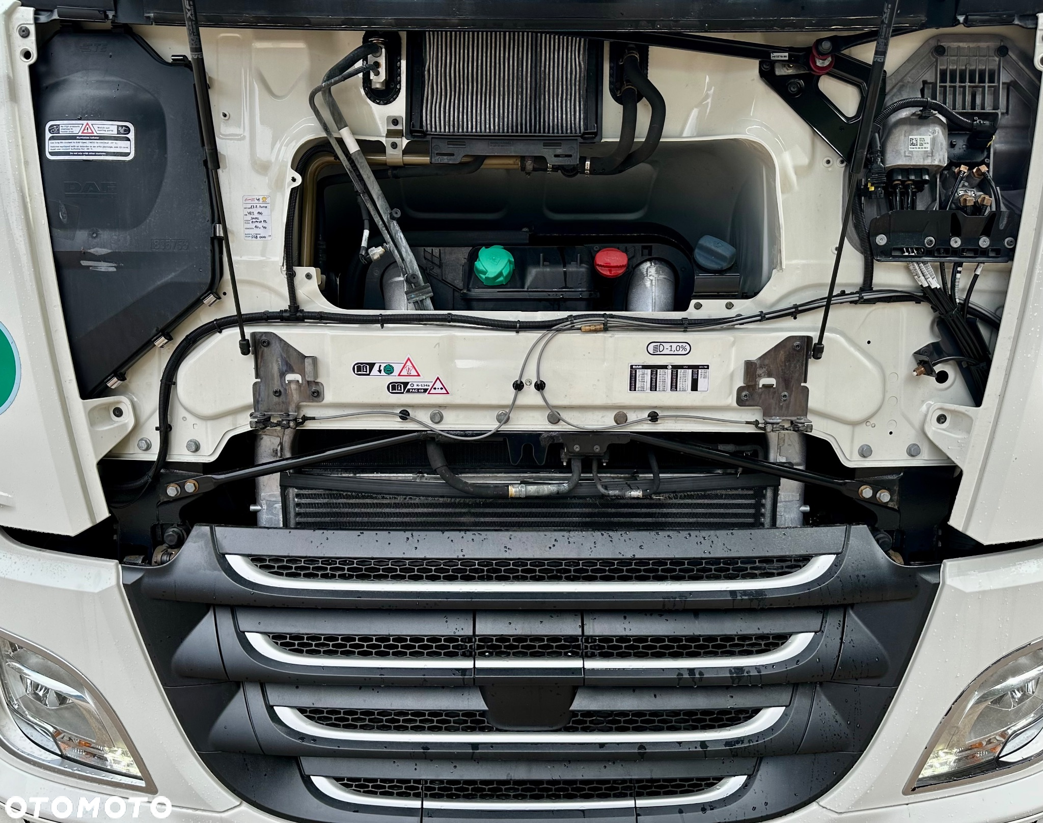 DAF XF460 SPACE CAB AUTOMAT STANDKLIMA FULLSPOJLERY XENON LED LONGCHASIS 2xALUTANK SKÓRA LODÓWKA WEBASTO 912000km FULLSERWIS DAF EURO 6 2016r IGŁA - 7