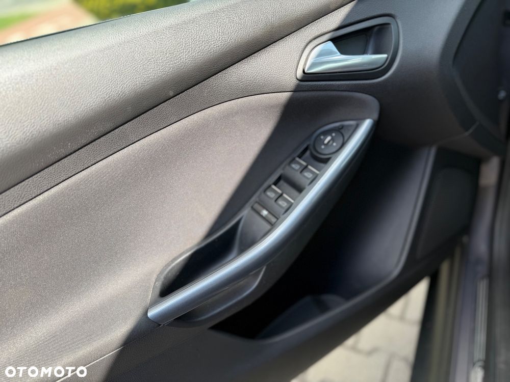 Ford Focus 1.6 EcoBoost Titanium - 23
