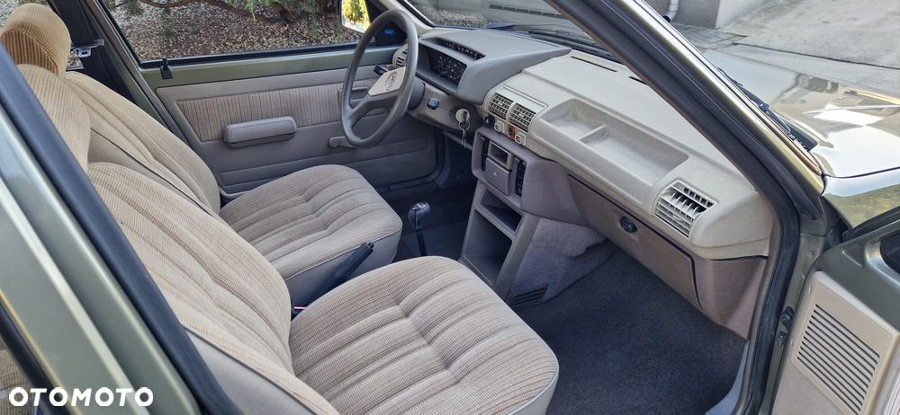 Peugeot 205 - 11