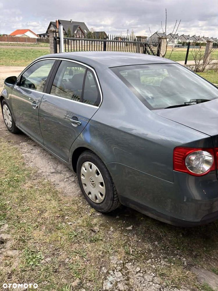 Volkswagen Jetta 1.6 FSI Comfortline - 7