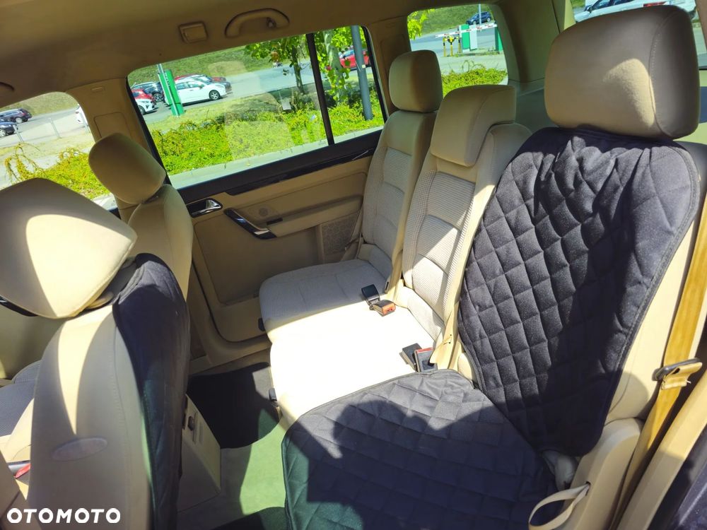 Volkswagen Touran 2.0 TDI Highline DSG - 11